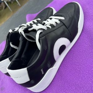 Good condition Oliver Cabell paid 250 for them they have scuffs here and there